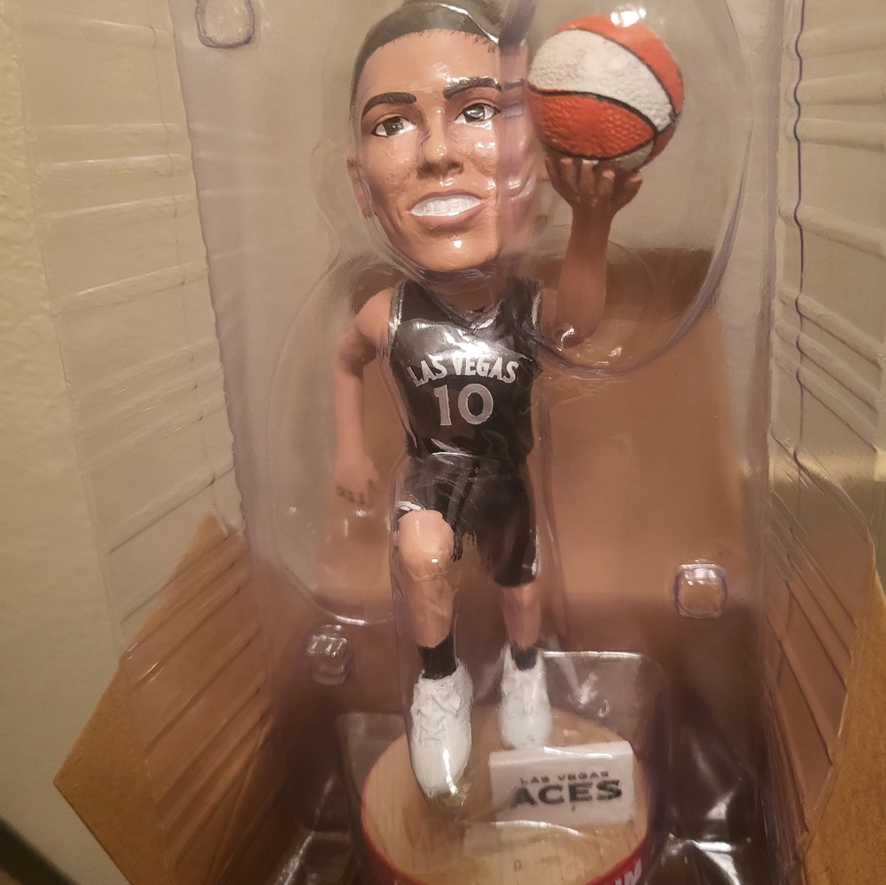 LAS VEGAS ACES FAN MEMORABILIA - ASSORTED ITEMS